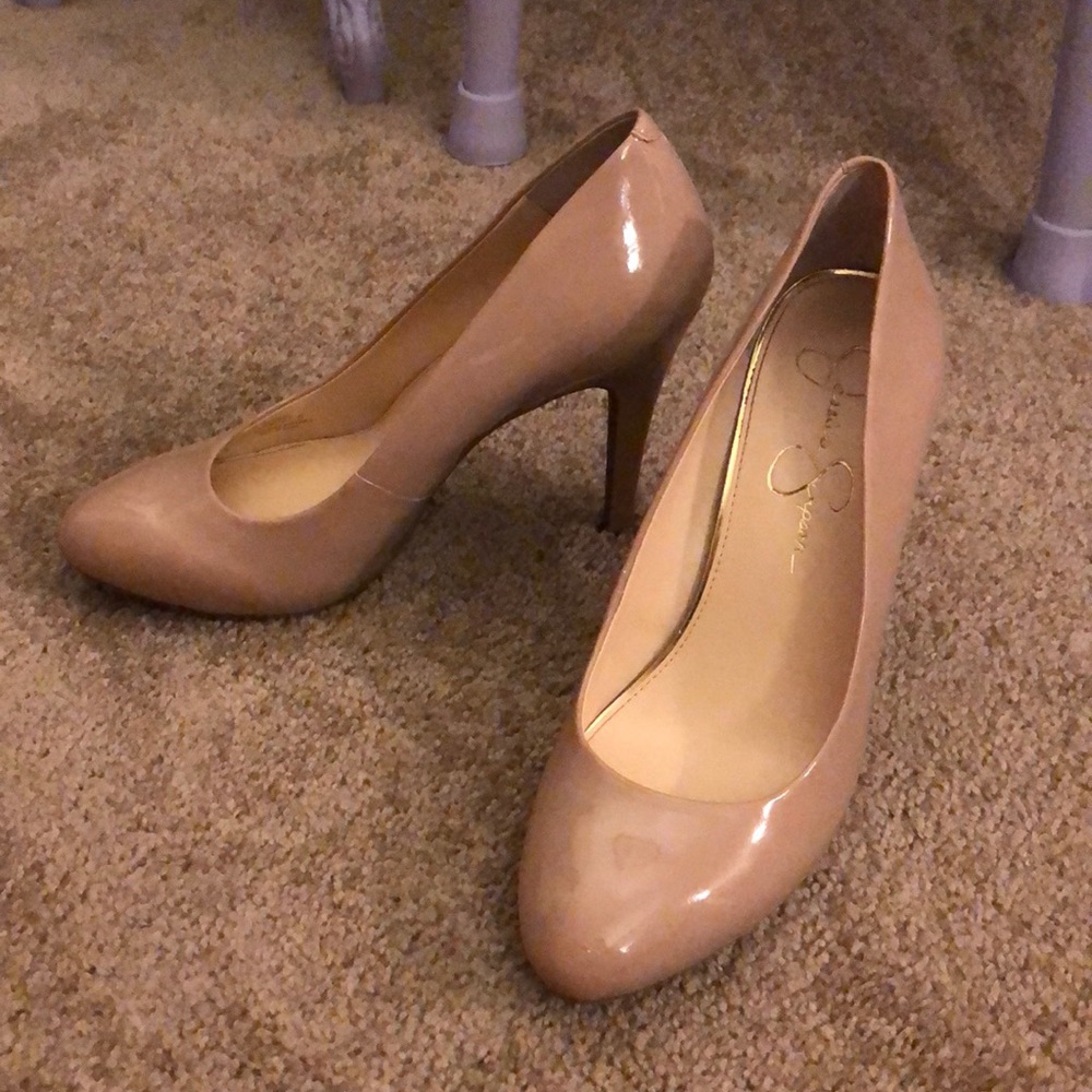 Jessica Simpson nude patent pumps